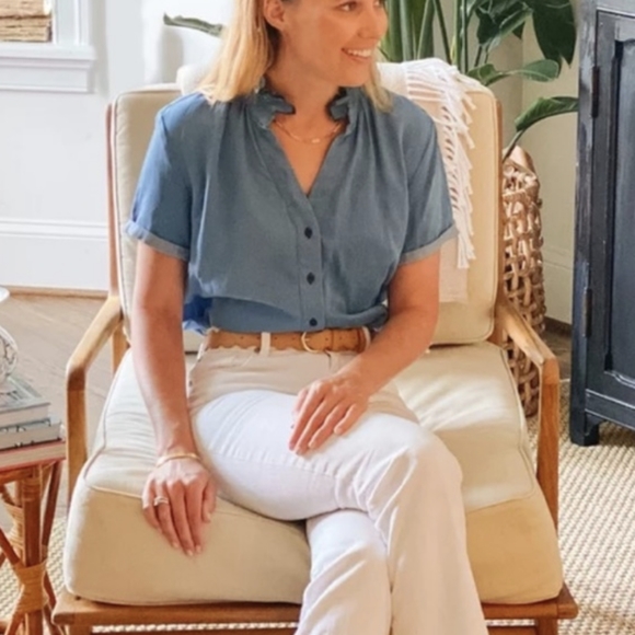 The Shirt by Rochelle Behrens Tops - The Shirt Rochelle Behrens The Short Sleeve Shirt with Ruffle Collar Size Small